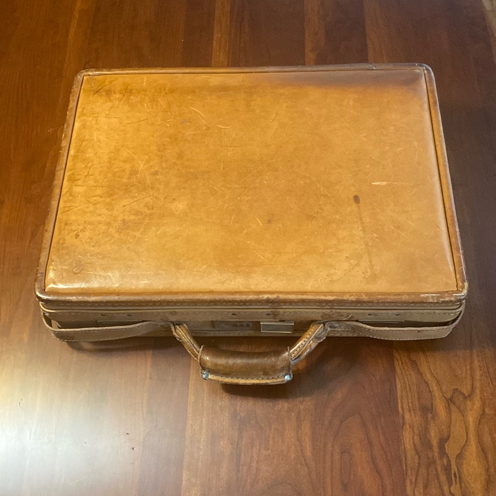 Hartmann Briefcase. Vintage. Leather. Normal wear. No tears or damage.